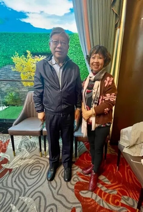 本文作者與沈慶芳董事長拍照合影留念。圖片