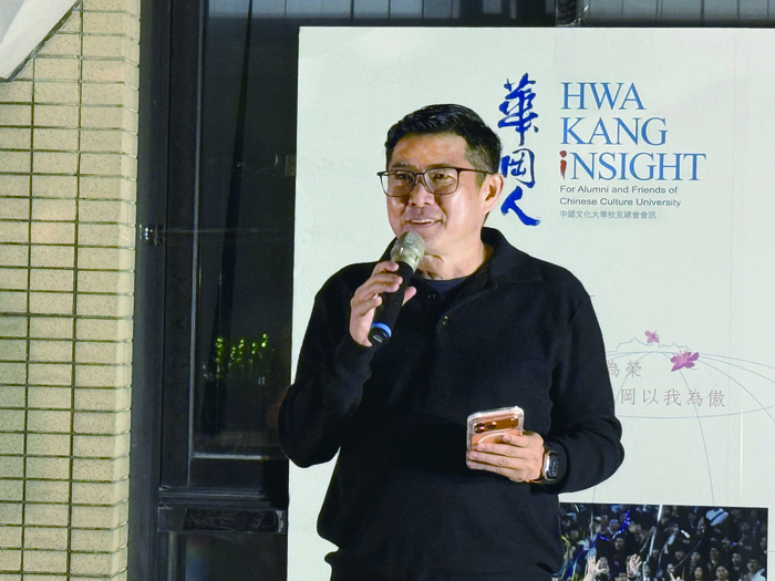 馬來西亞校友會會長蔡明富拿督率領30多位 校友組團回母校參加返校節。圖片