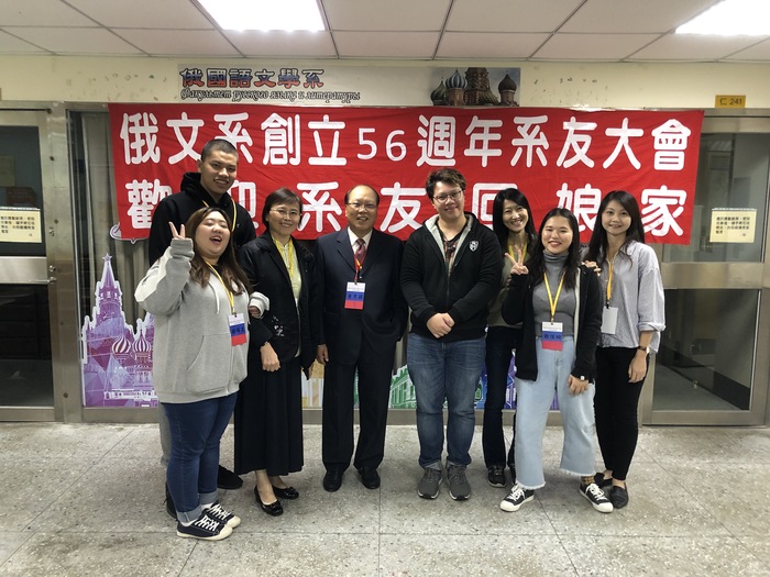 詹秀穎( 前排左三) 回到母校參加俄文系創立5 6 週年系友大會。(圖／詹秀穎提供)　圖片