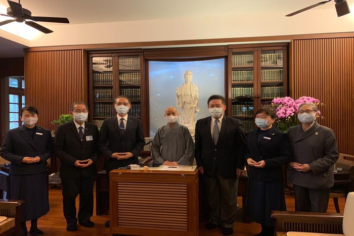 2021年3月25日王樂生赴花蓮慈濟精舍親向證嚴上人救助葡萄牙森林火災義取，代表葡國災民申謝。圖／王樂生提供圖片