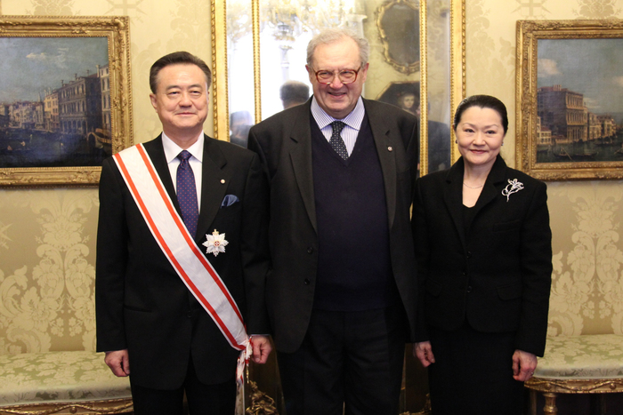 王豫元獲馬爾他騎士團大教長費斯汀頒贈勳大綬勳章。圖／王豫元提供圖片