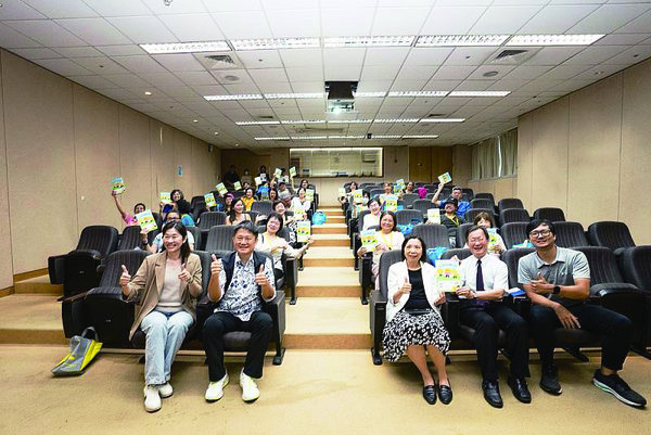 樂齡大學始業式，盼透過不同領域的課程， 學員們找到屬於自己的活力新人生。( 圖/ 文大提供)