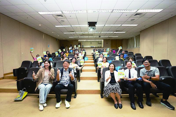 樂齡大學始業式，盼透過不同領域的課程， 學員們找到屬於自己的活力新人生。( 圖/ 文大提供)