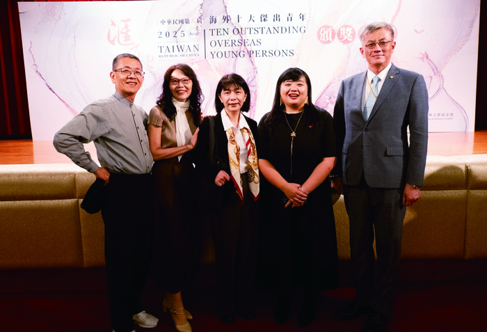 王湘鄉認為這份獎項的意義，除了是親情的支 持外，更重要的是「給自己一種肯定的感覺」。圖片