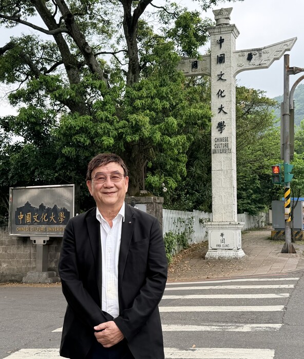 文大校門口的華表。圖片