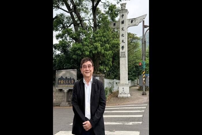 文大校門口的華表。圖片