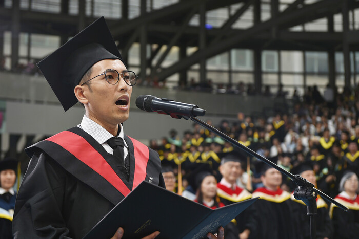 上午場來自越南代表國際畢業生致詞的全球商務學位學程四年級阮凱恩同學圖片